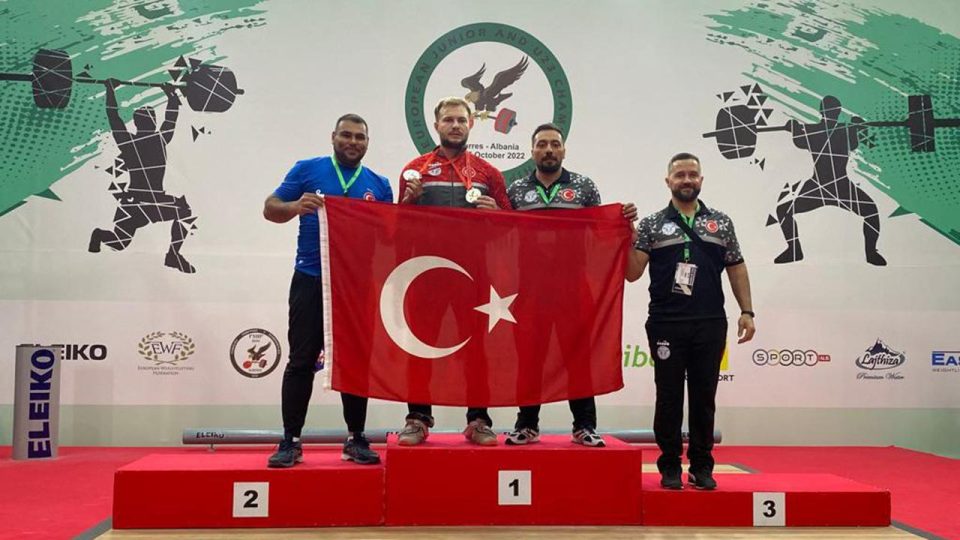 Milli sporcu Emre Öztürk 2 gümüş madalya kazandı