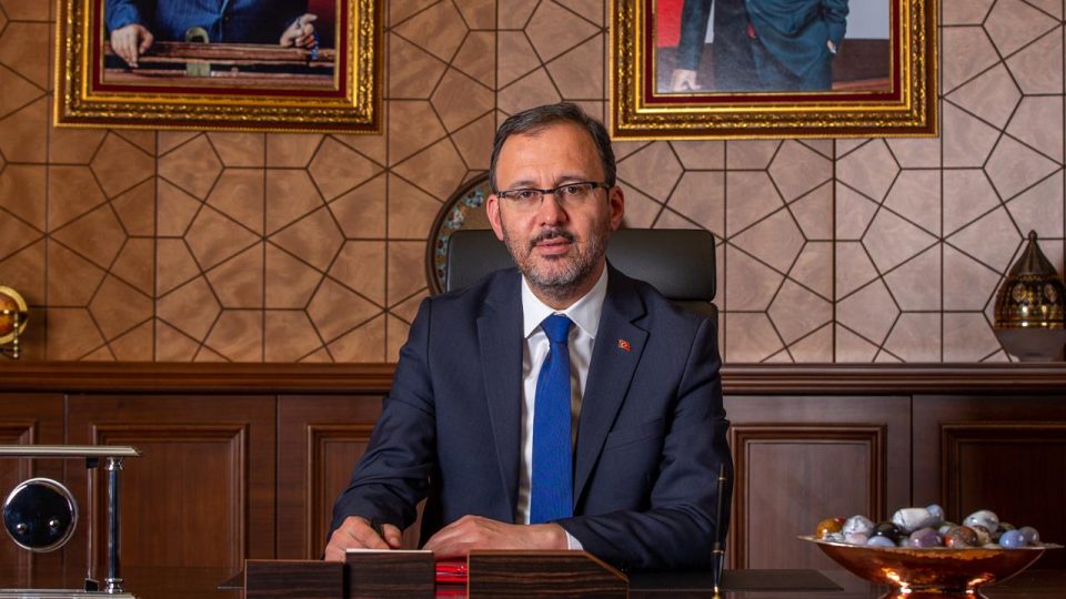 Bakan Kasapoğlu’ndan milli eskrimciler için tebrik mesajı